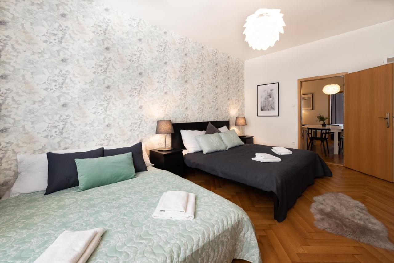 Luxury In Prime Location Apartament *