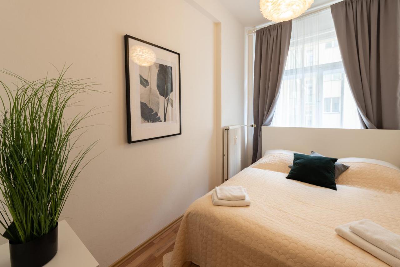 Luxury In Prime Location Apartament *