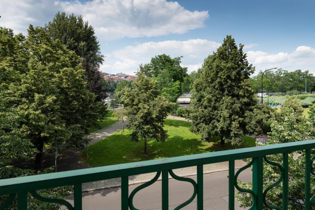 Luxury In Prime Location Apartament