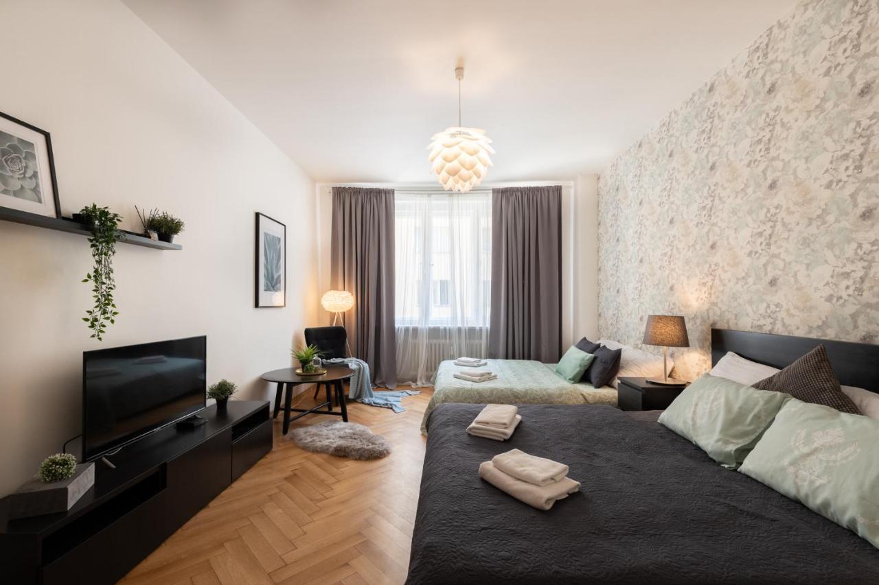 Luxury In Prime Location Apartament
